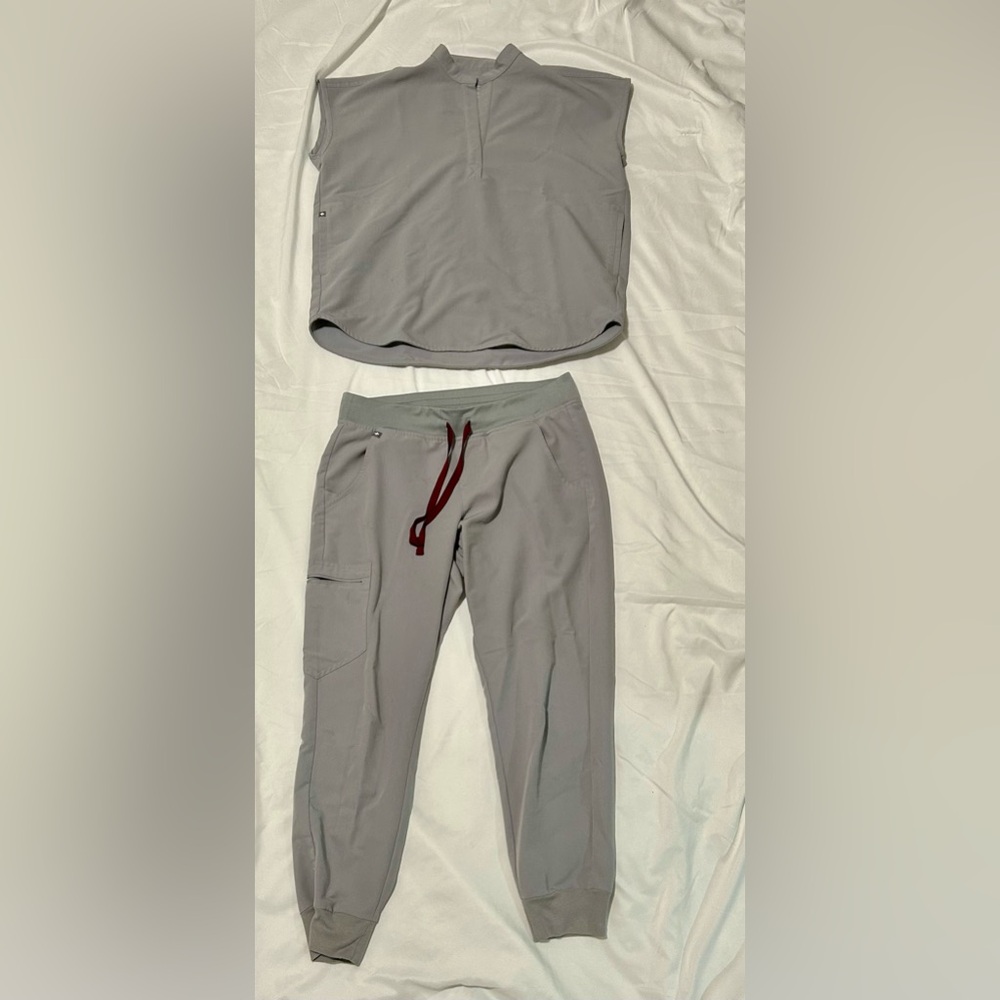 FIGS Gray Scrub Set- Joggers with Burgundy Drawstring